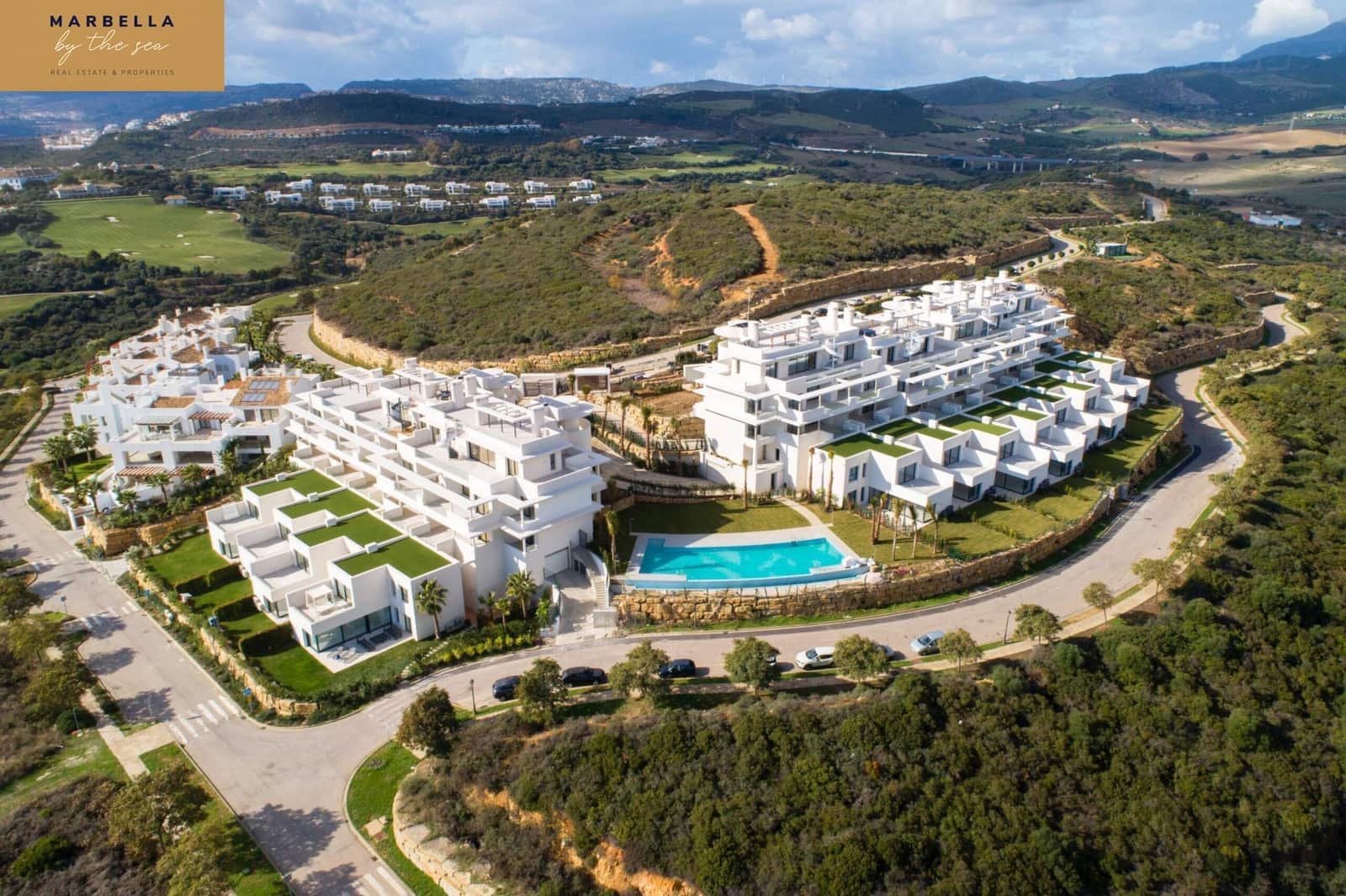 3 soverom Rekkehus til salgs i Casares med svømmebasseng garasje - € 1 200 000 (Ref: 8936974)