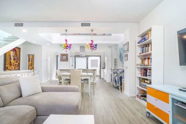 3 slaapkamer Rijtjeshuis te koop in Cancelada, Estepona met zwembad garage - € 585.000 (Ref: 8962391)