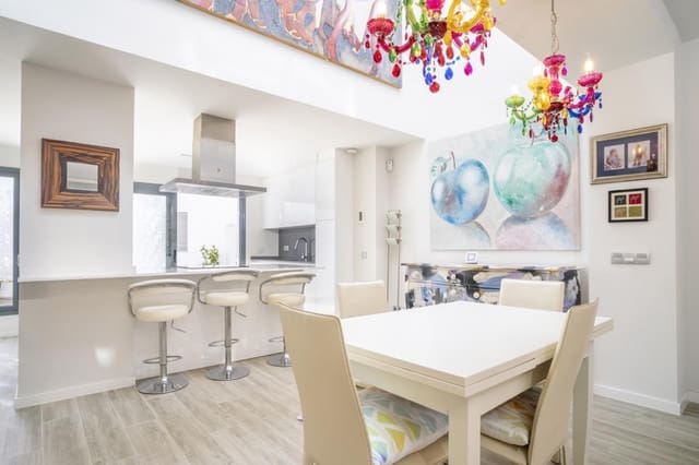 3 slaapkamer Rijtjeshuis te koop in Cancelada, Estepona met zwembad garage - € 585.000 (Ref: 8962391)