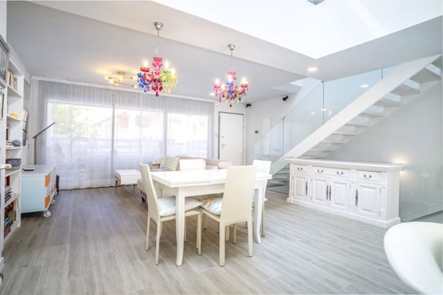 3 slaapkamer Rijtjeshuis te koop in Cancelada, Estepona met zwembad garage - € 585.000 (Ref: 8962391)