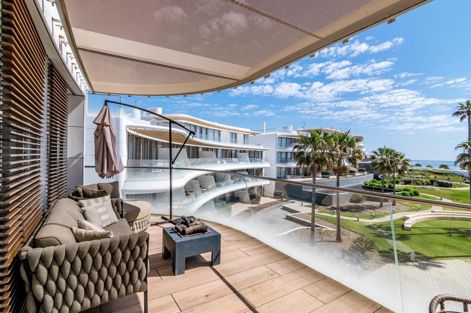 3 makuuhuone Huoneisto myytävänä paikassa Estepona mukana uima-altaan 
autotalli - 1 300 000 € (Ref: 9081686)