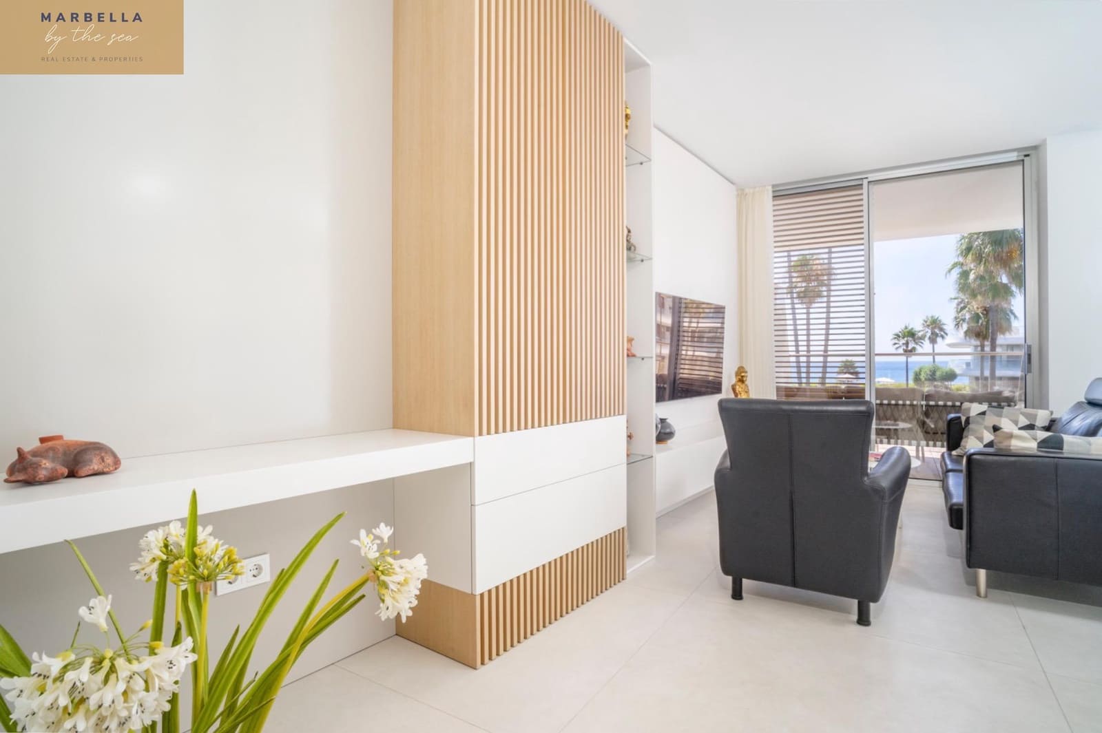 2 bedroom Apartment for sale in Estepona with garage - € 948,000 (Ref: 9095372)