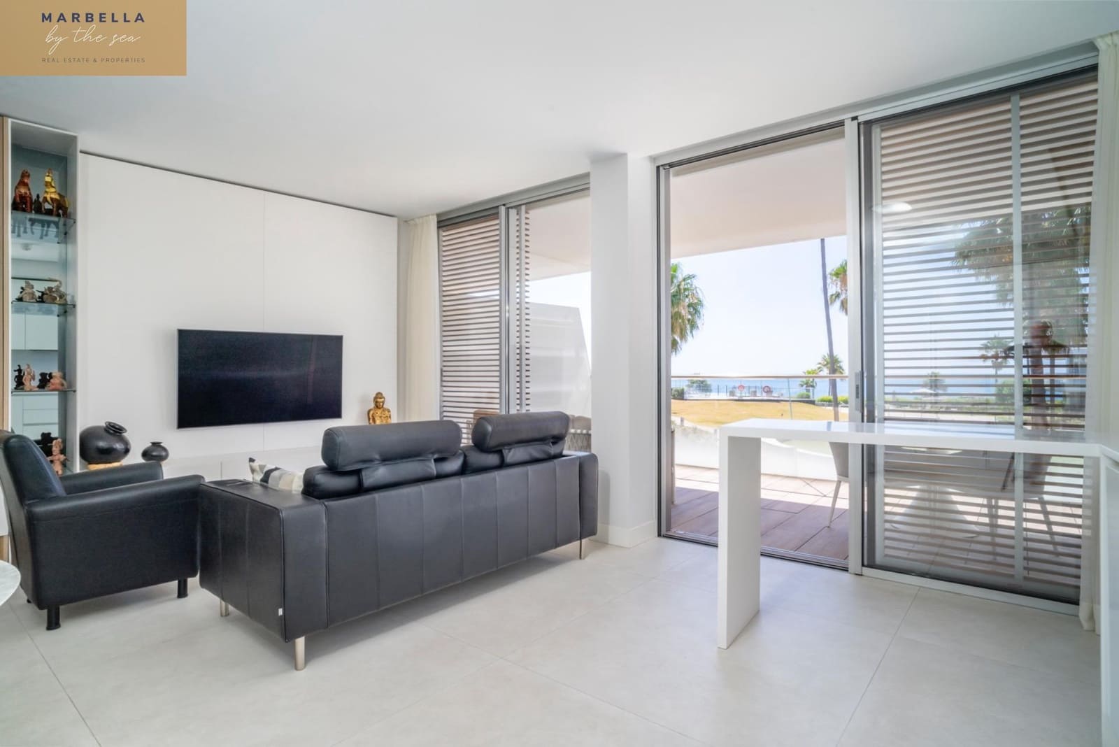 2 bedroom Apartment for sale in Estepona with garage - € 948,000 (Ref: 9095372)