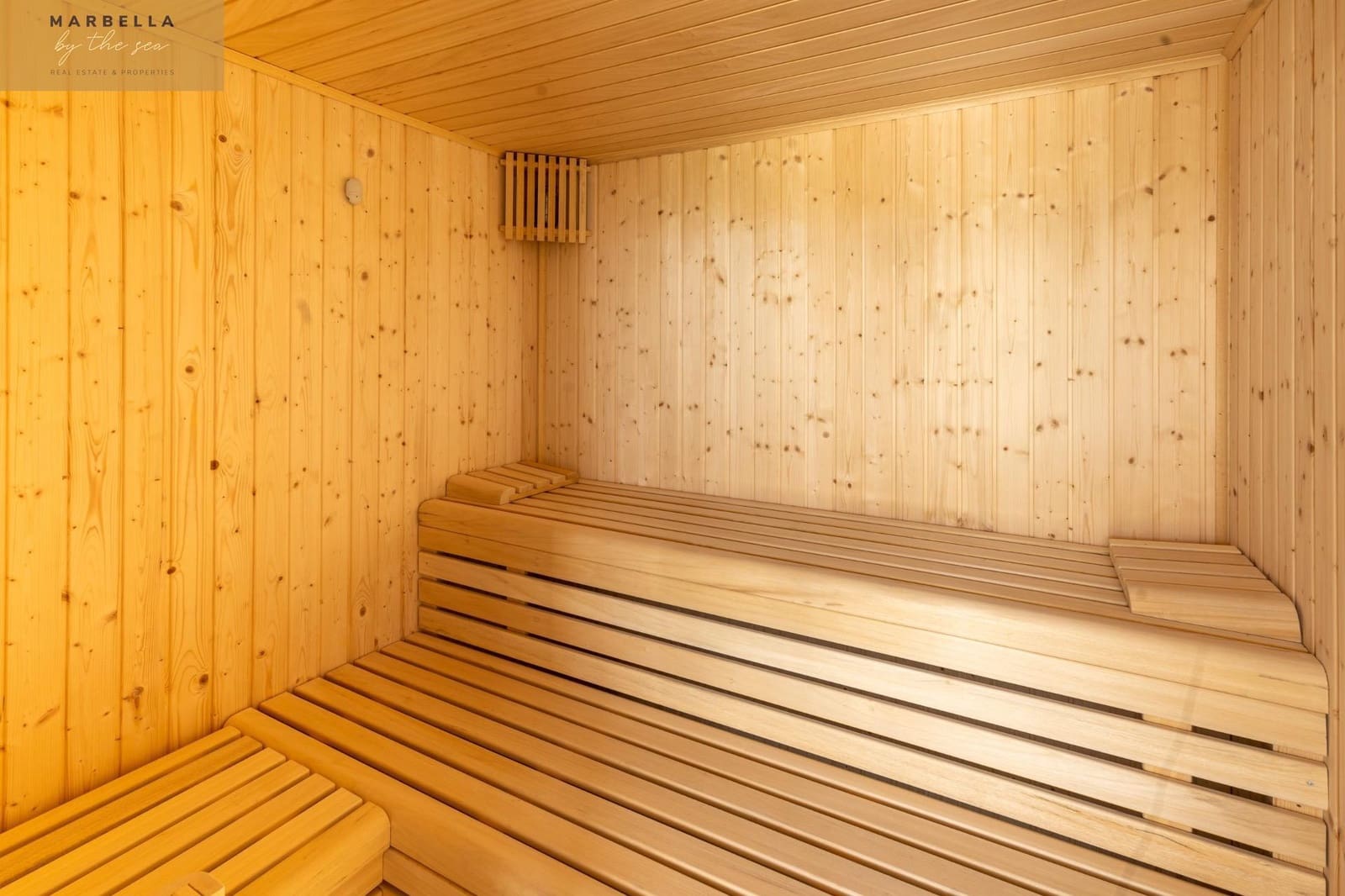 2 bedroom Apartment for sale in Estepona with garage - € 948,000 (Ref: 9095372)