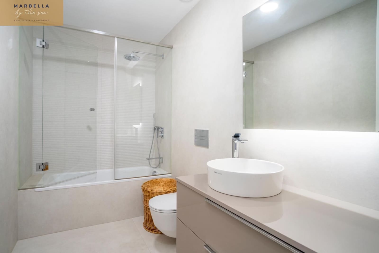 2 bedroom Apartment for sale in Estepona with garage - € 948,000 (Ref: 9095372)