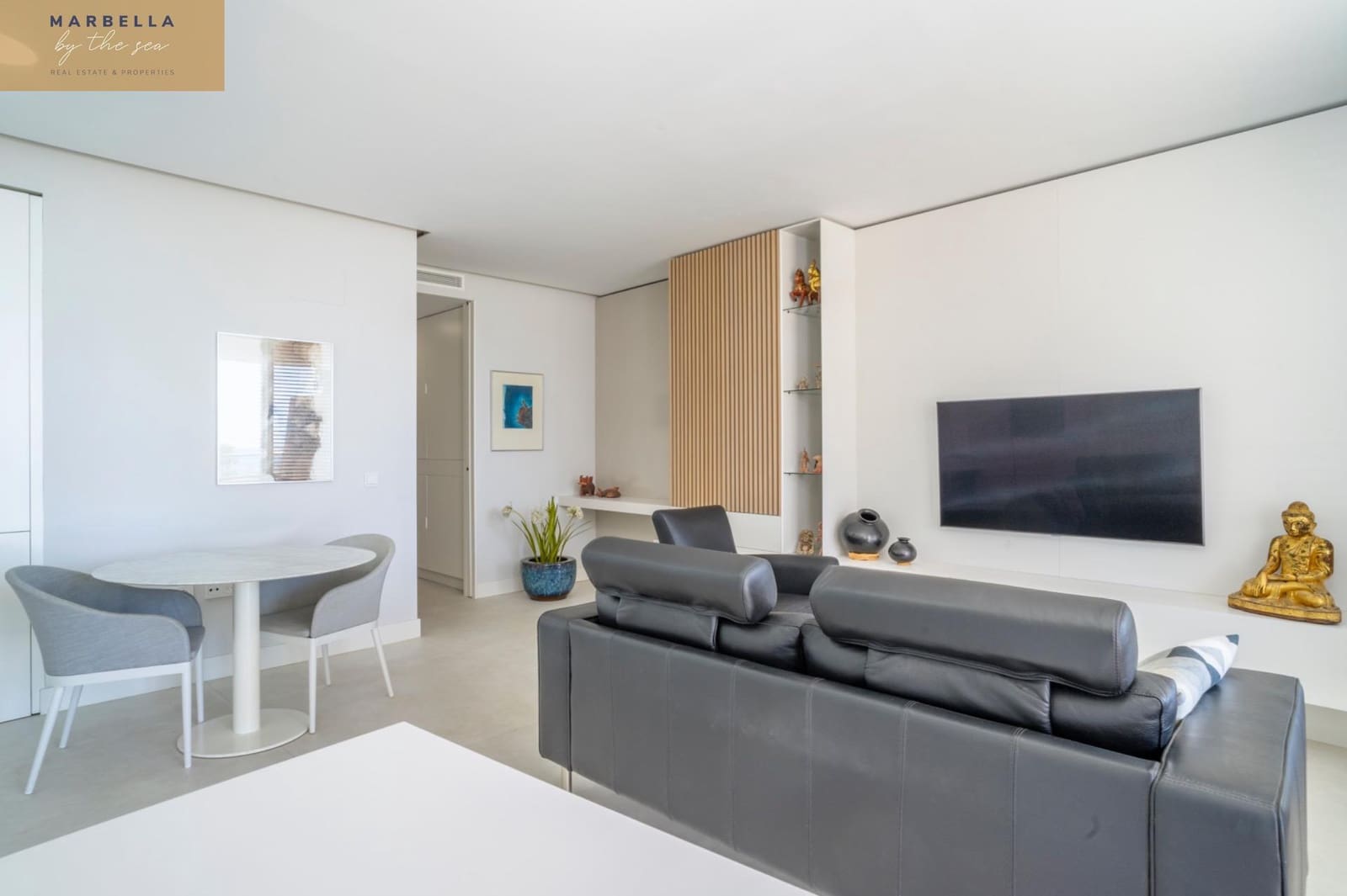 2 bedroom Apartment for sale in Estepona with garage - € 948,000 (Ref: 9095372)