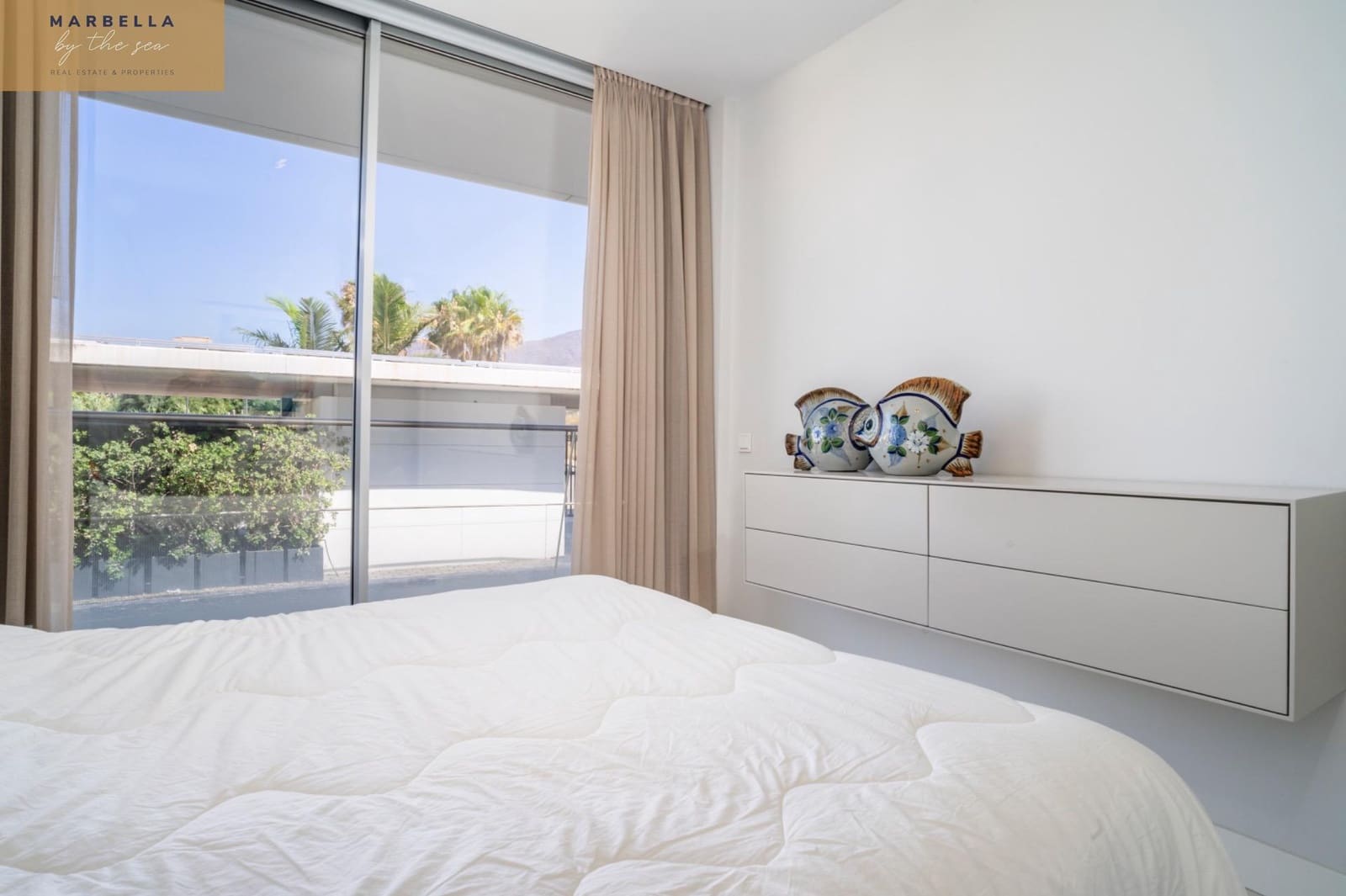 2 bedroom Apartment for sale in Estepona with garage - € 948,000 (Ref: 9095372)