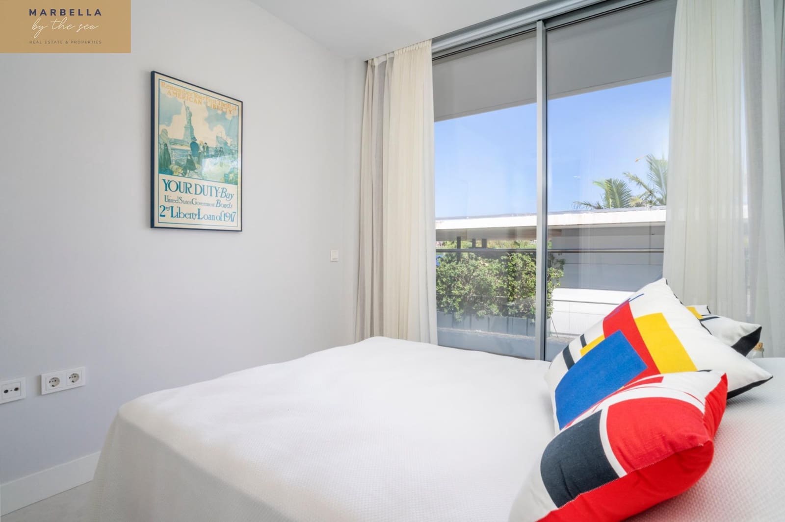 2 bedroom Apartment for sale in Estepona with garage - € 948,000 (Ref: 9095372)