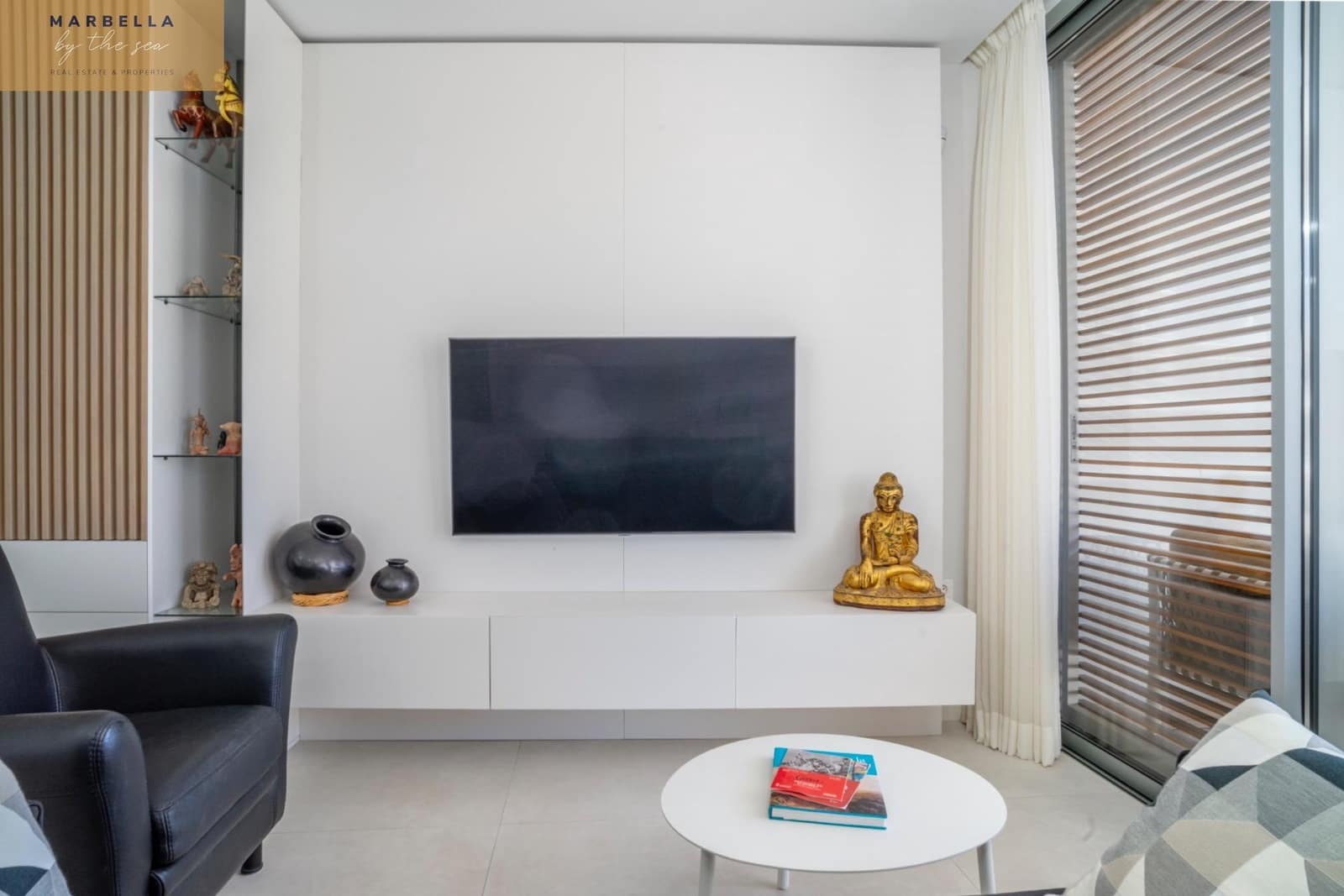 2 bedroom Apartment for sale in Estepona with garage - € 948,000 (Ref: 9095372)