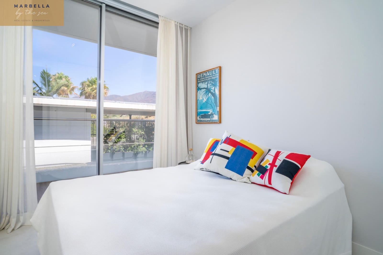 2 bedroom Apartment for sale in Estepona with garage - € 948,000 (Ref: 9095372)