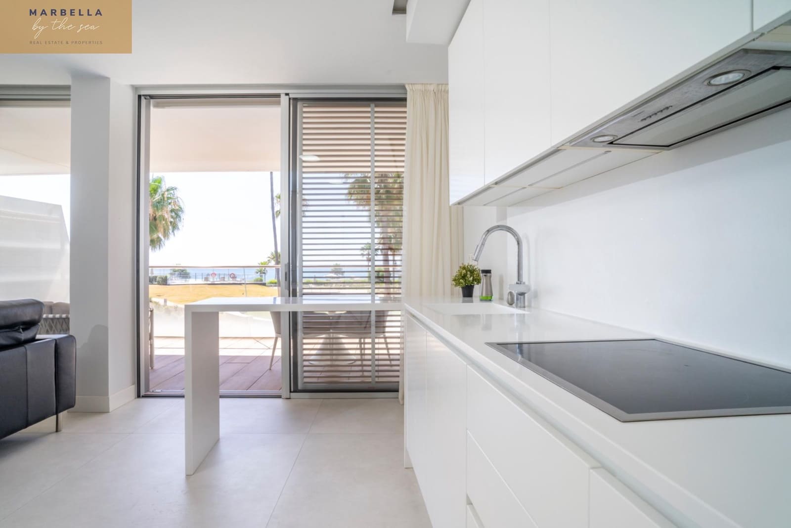 2 bedroom Apartment for sale in Estepona with garage - € 948,000 (Ref: 9095372)