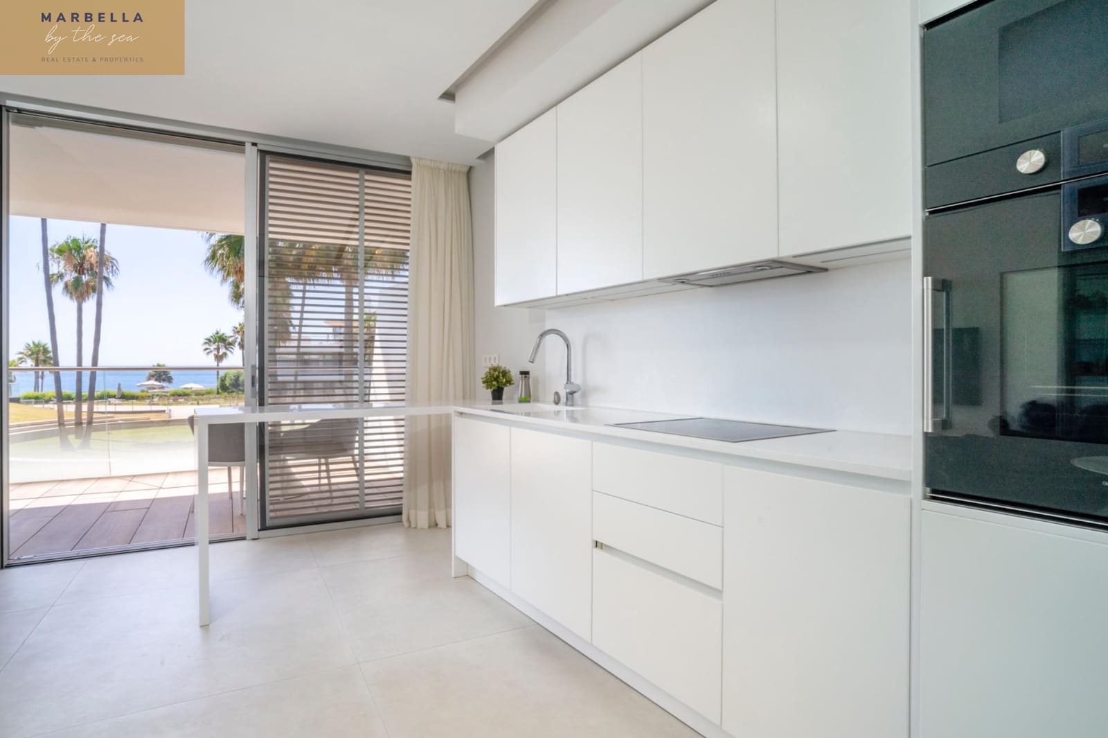 2 bedroom Apartment for sale in Estepona with garage - € 948,000 (Ref: 9095372)