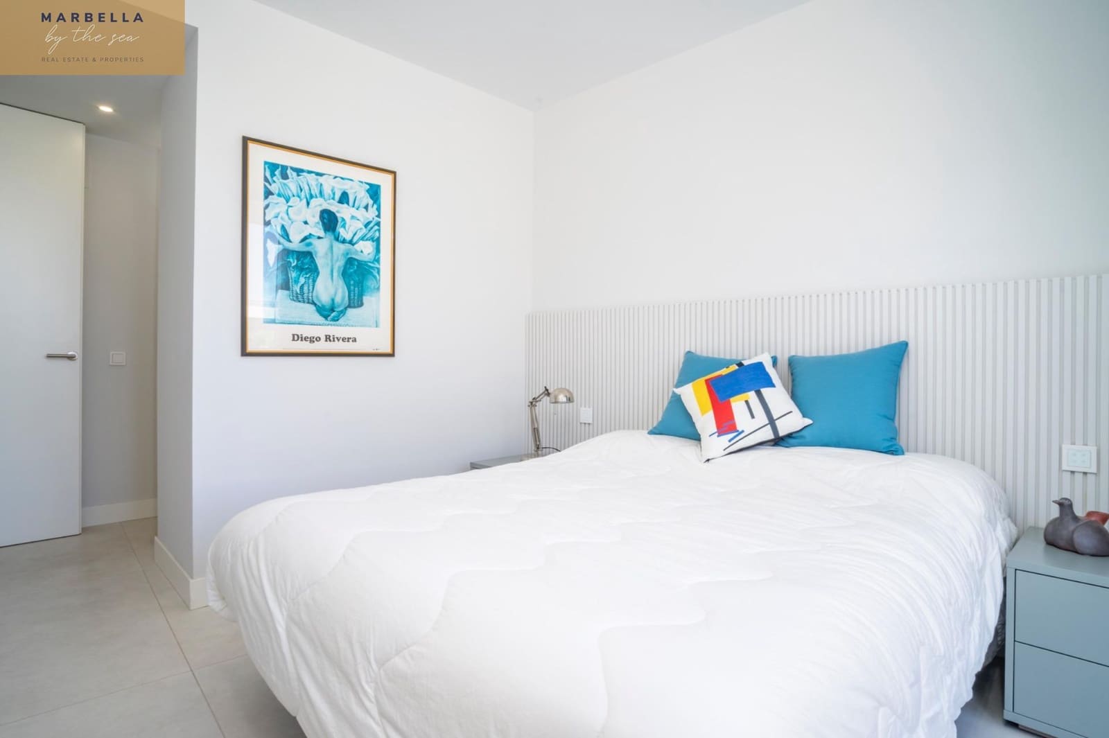 2 bedroom Apartment for sale in Estepona with garage - € 948,000 (Ref: 9095372)