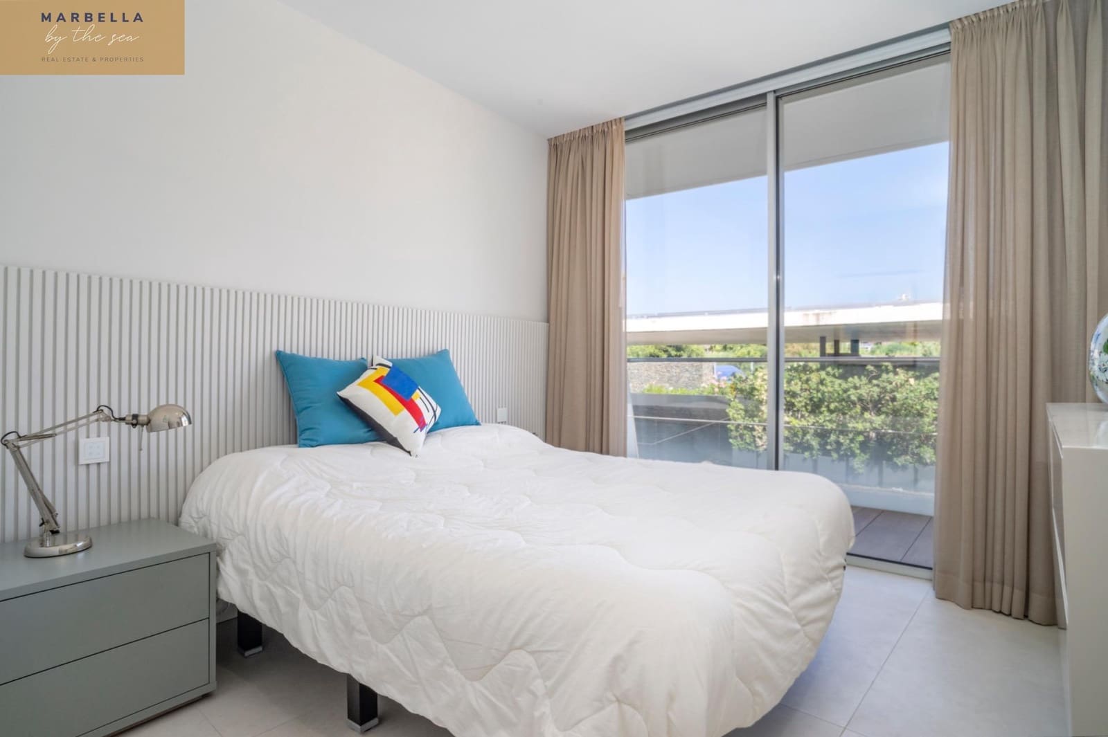 2 bedroom Apartment for sale in Estepona with garage - € 948,000 (Ref: 9095372)