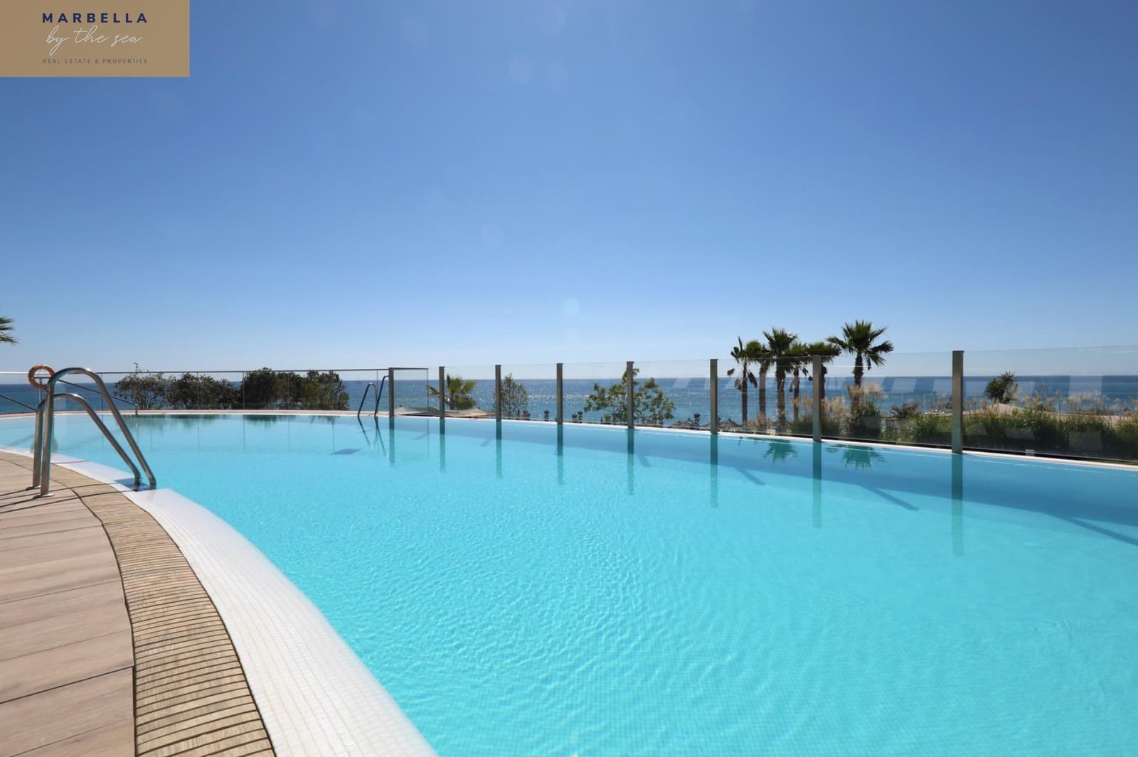 2 bedroom Apartment for sale in Estepona with garage - € 948,000 (Ref: 9095372)