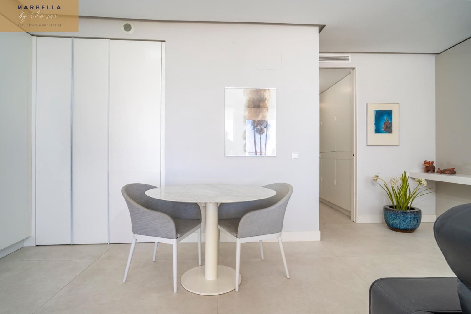 2 bedroom Apartment for sale in Estepona with garage - € 948,000 (Ref: 9095372)