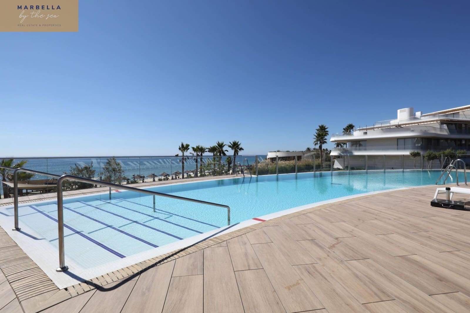 2 bedroom Apartment for sale in Estepona with garage - € 948,000 (Ref: 9095372)