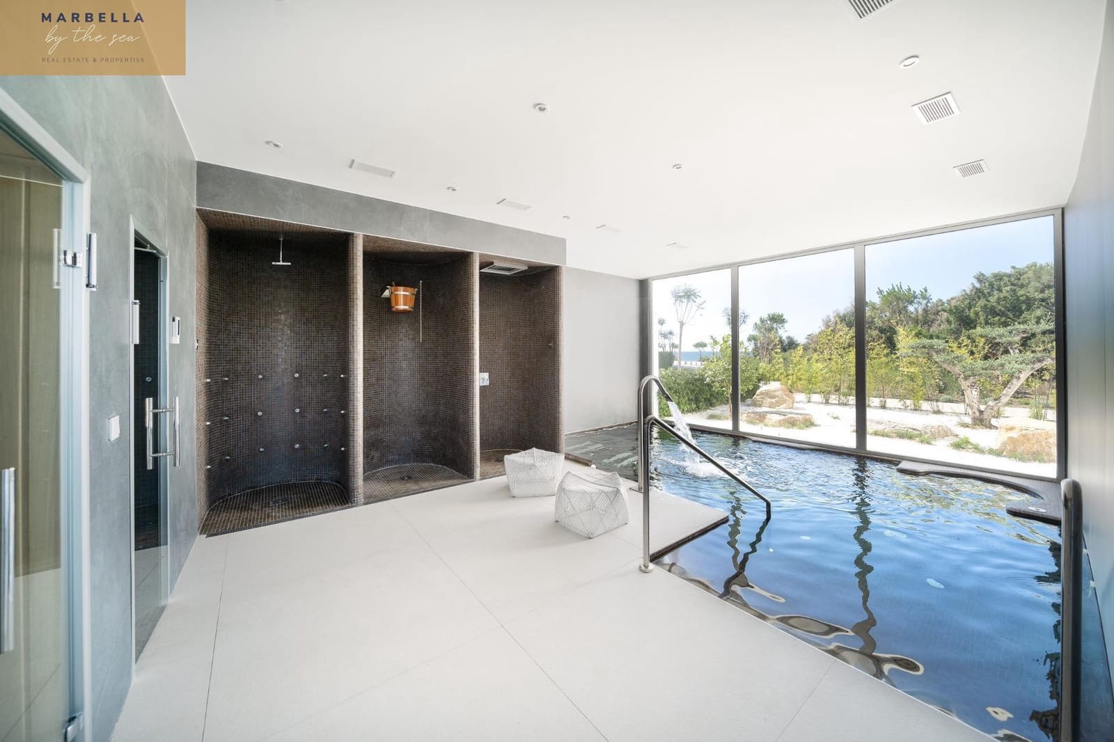 2 bedroom Apartment for sale in Estepona with garage - € 948,000 (Ref: 9095372)