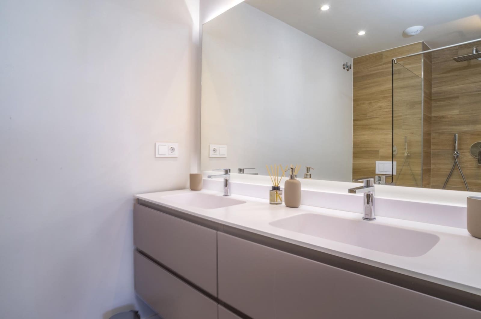 2 bedroom Apartment for holiday rental in Estepona with pool garage - € 2,000 (Ref: 9195716)