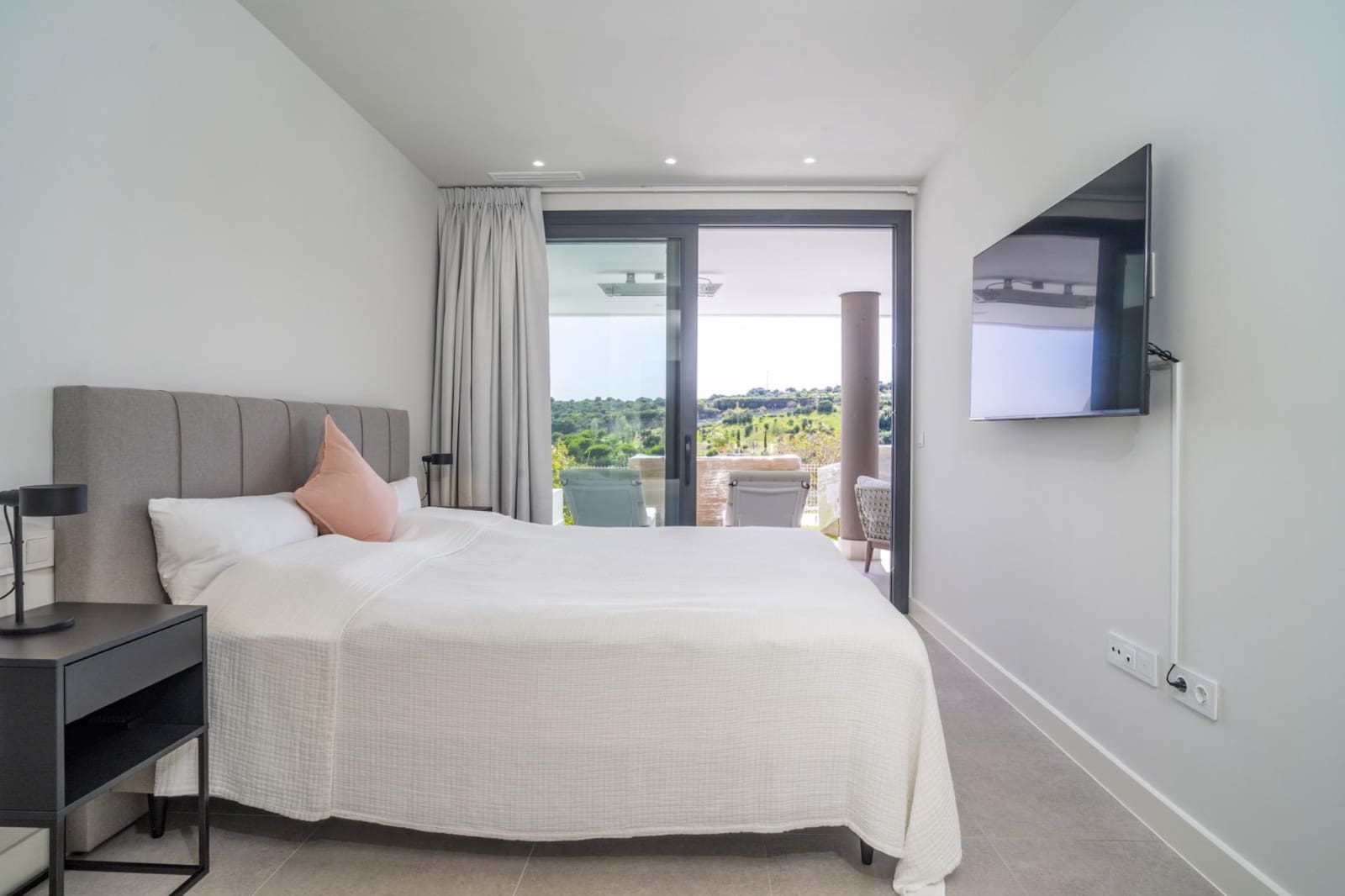 2 bedroom Apartment for holiday rental in Estepona with pool garage - € 2,000 (Ref: 9195716)