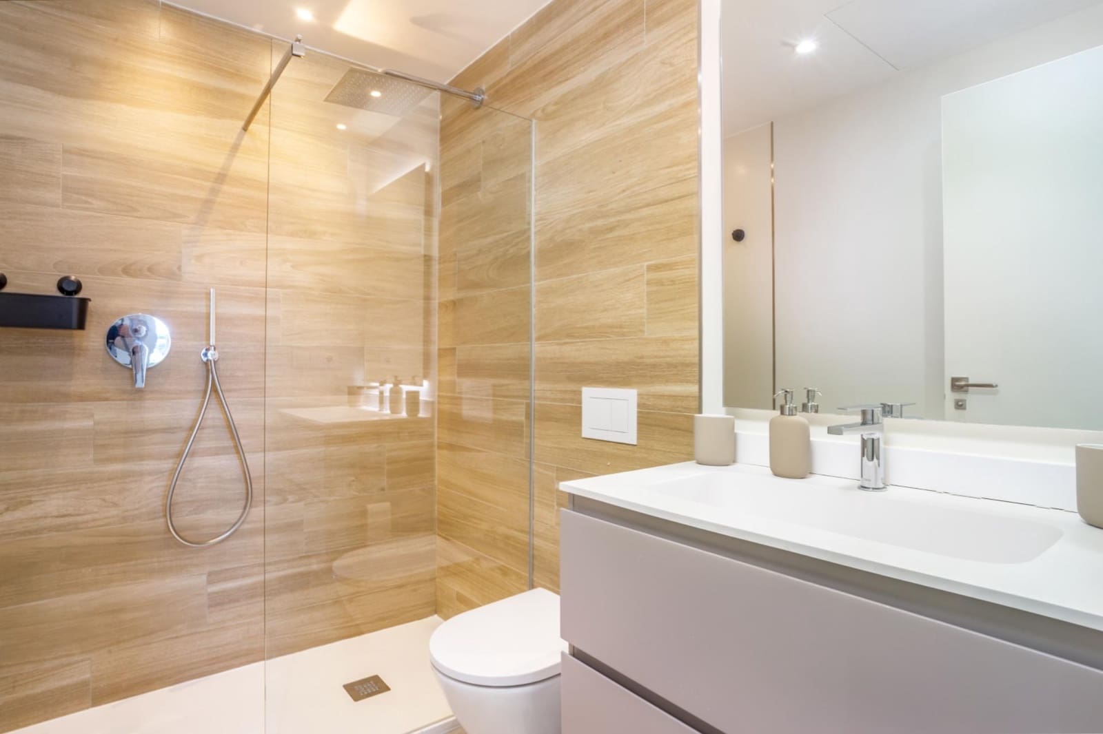 2 bedroom Apartment for holiday rental in Estepona with pool garage - € 2,000 (Ref: 9195716)