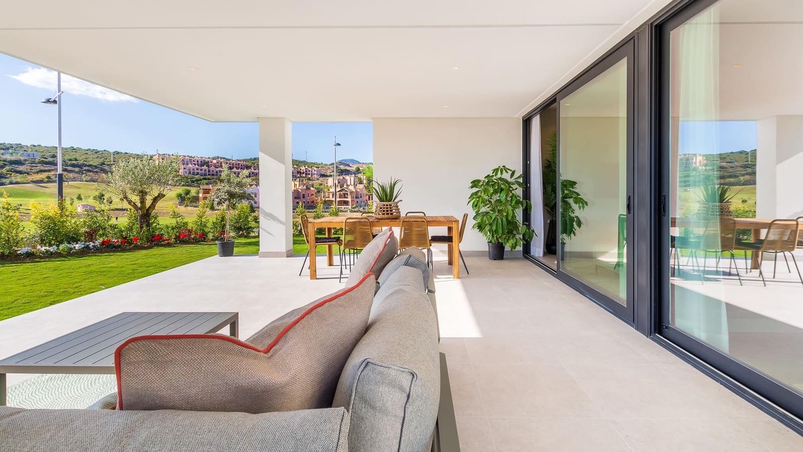 2 bedroom Apartment for holiday rental in Estepona with pool garage - € 2,000 (Ref: 9195717)