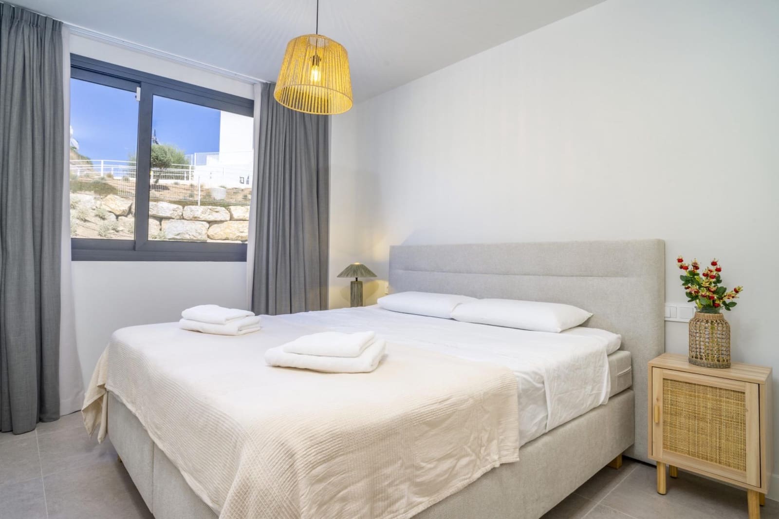 3 bedroom Apartment for holiday rental in Estepona with pool garage - € 3,000 (Ref: 9195718)