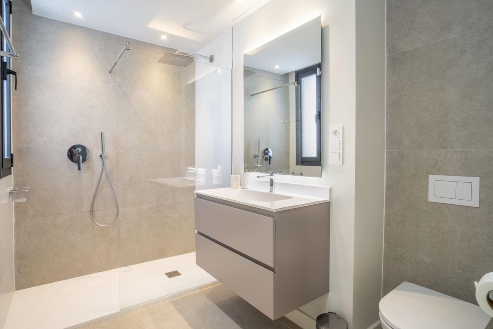 3 bedroom Apartment for holiday rental in Estepona with pool garage - € 3,000 (Ref: 9195718)