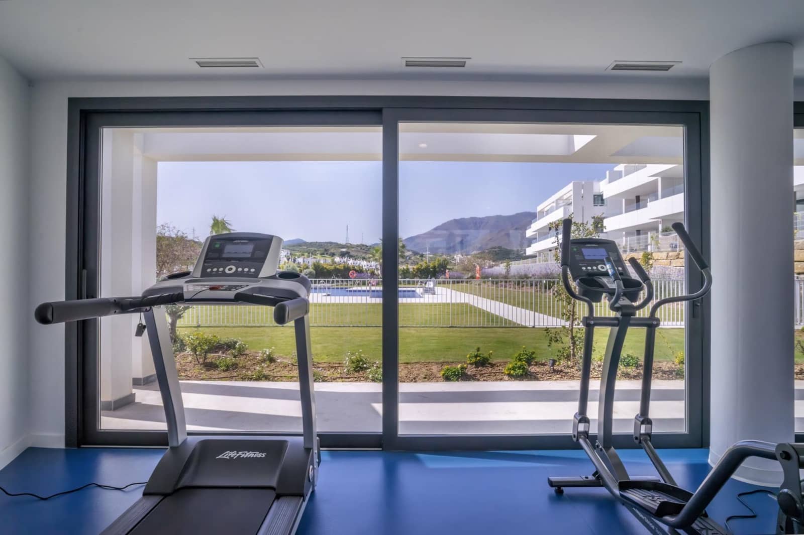 3 bedroom Apartment for holiday rental in Estepona with pool garage - € 3,000 (Ref: 9195718)