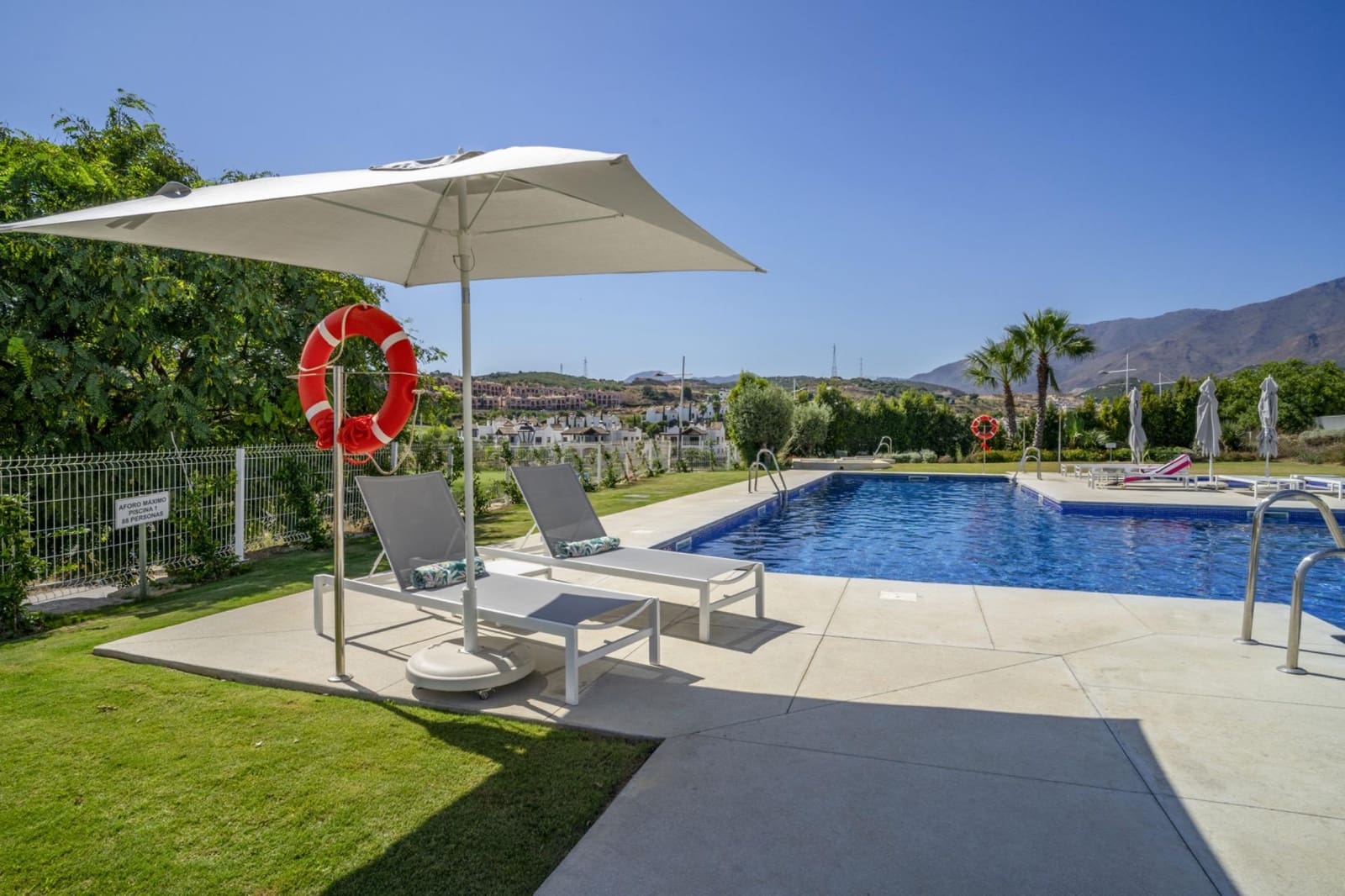 3 bedroom Apartment for holiday rental in Estepona with pool garage - € 3,000 (Ref: 9195718)