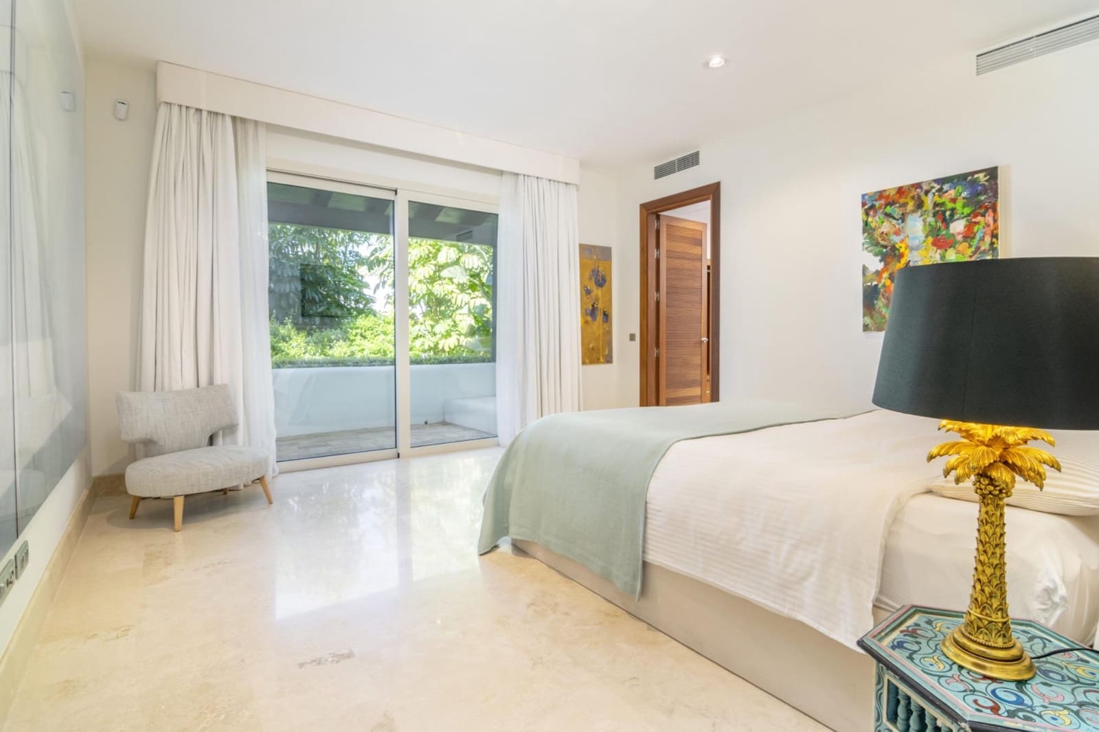 5 bedroom Villa for holiday rental in Casares with pool garage - € 10,000 (Ref: 9195720)