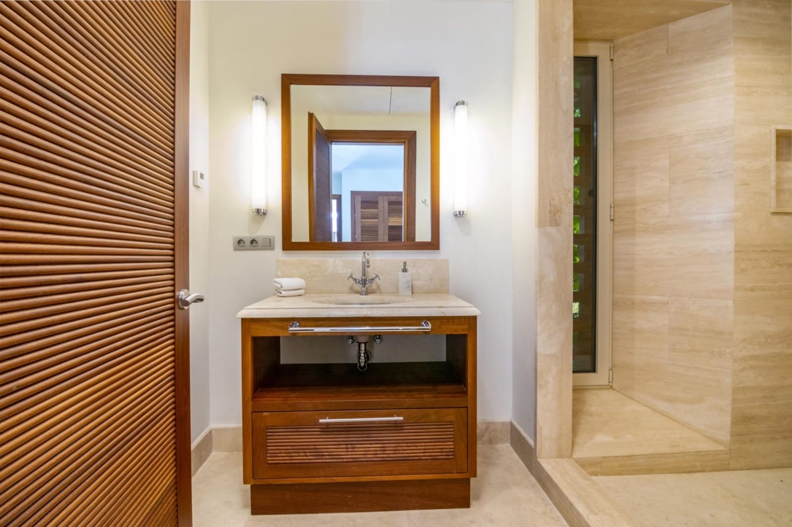 5 bedroom Villa for holiday rental in Casares with pool garage - € 10,000 (Ref: 9195720)