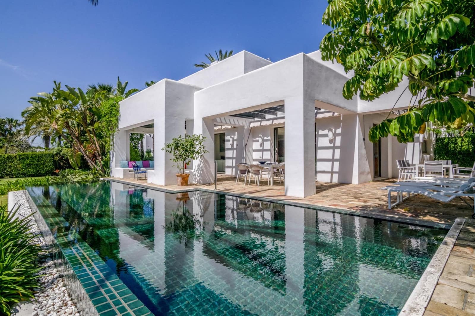 5 bedroom Villa for holiday rental in Casares with pool garage - € 10,000 (Ref: 9195720)