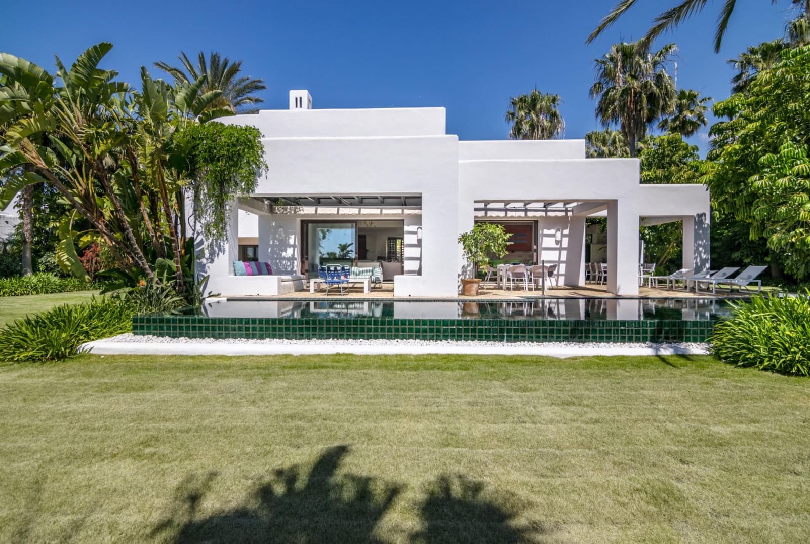 5 bedroom Villa for holiday rental in Casares with pool garage - € 10,000 (Ref: 9195720)