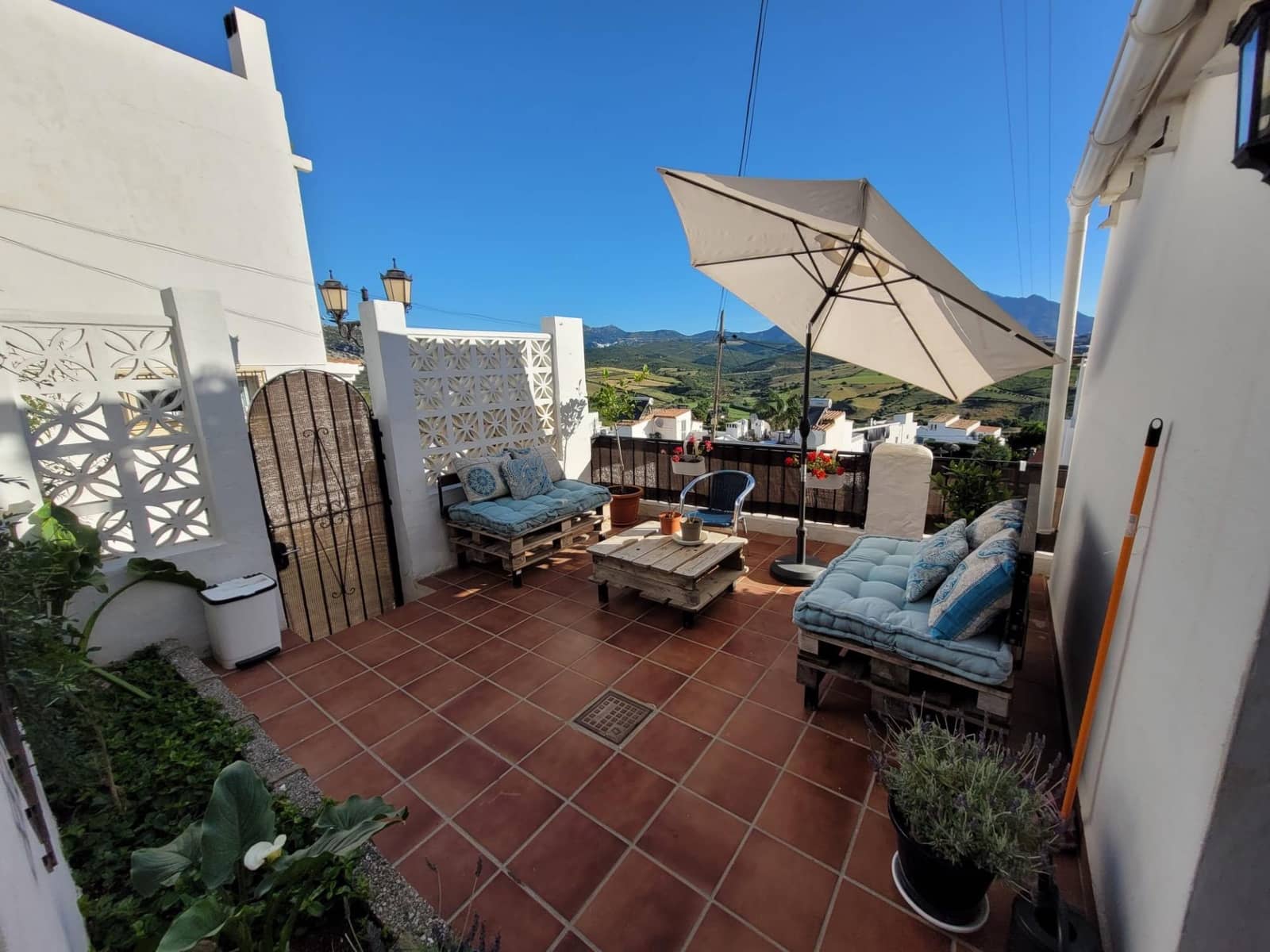 3 makuuhuone Rivitalo myytävänä paikassa Manilva - 299 000 € (Ref: 9313036)