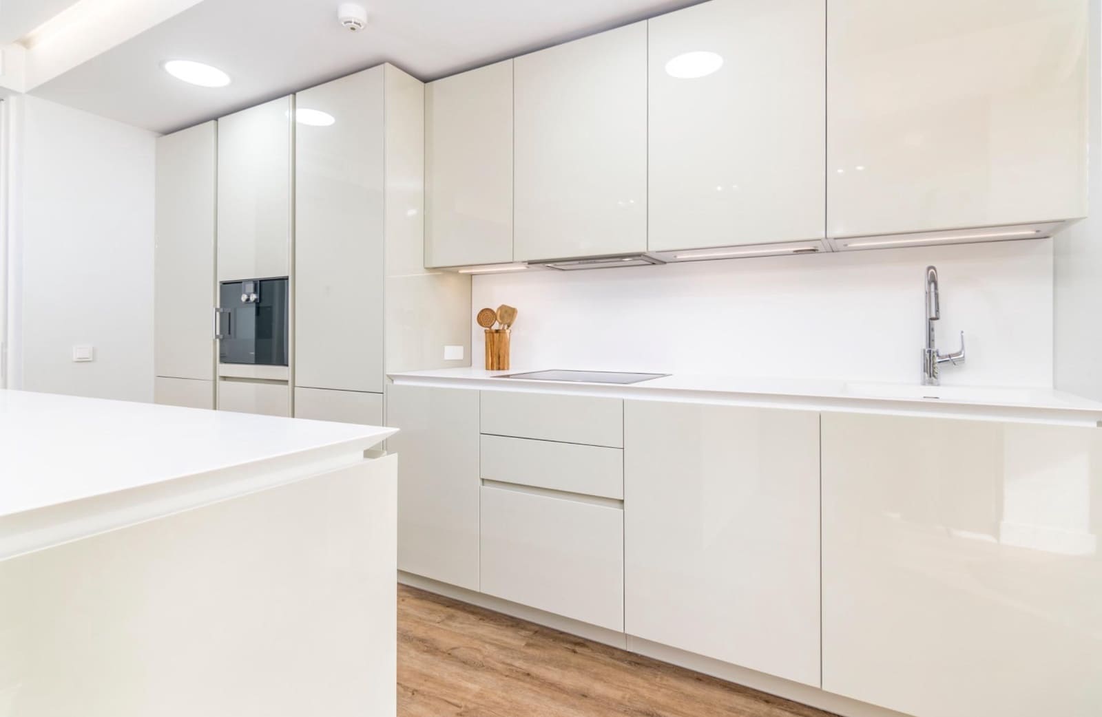 4 soverom Strandleiligheter til leie i Estepona med svømmebasseng garasje - € 5 500 (Ref: 9519096)