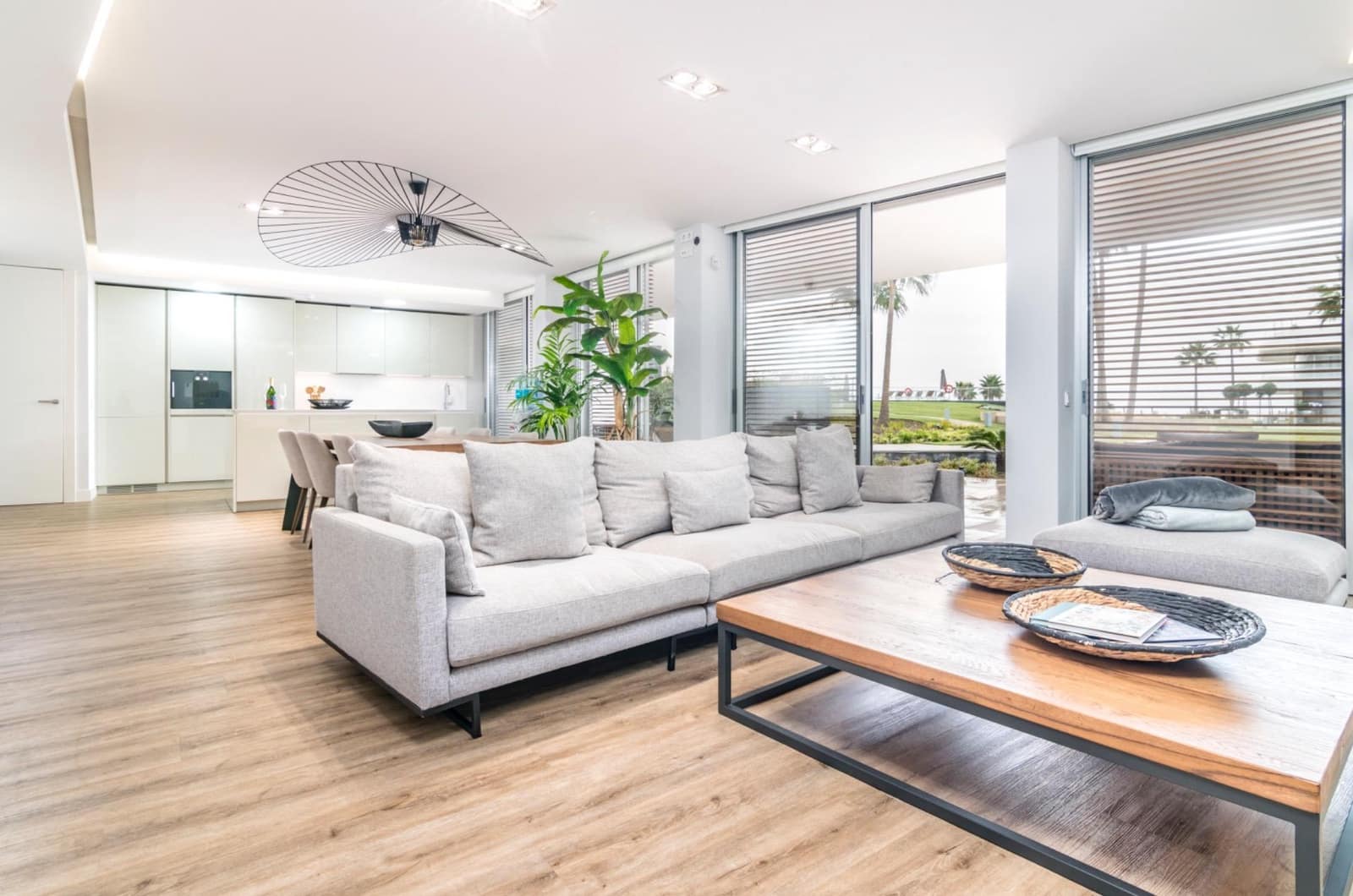 4 soverom Strandleiligheter til leie i Estepona med svømmebasseng garasje - € 5 500 (Ref: 9519096)