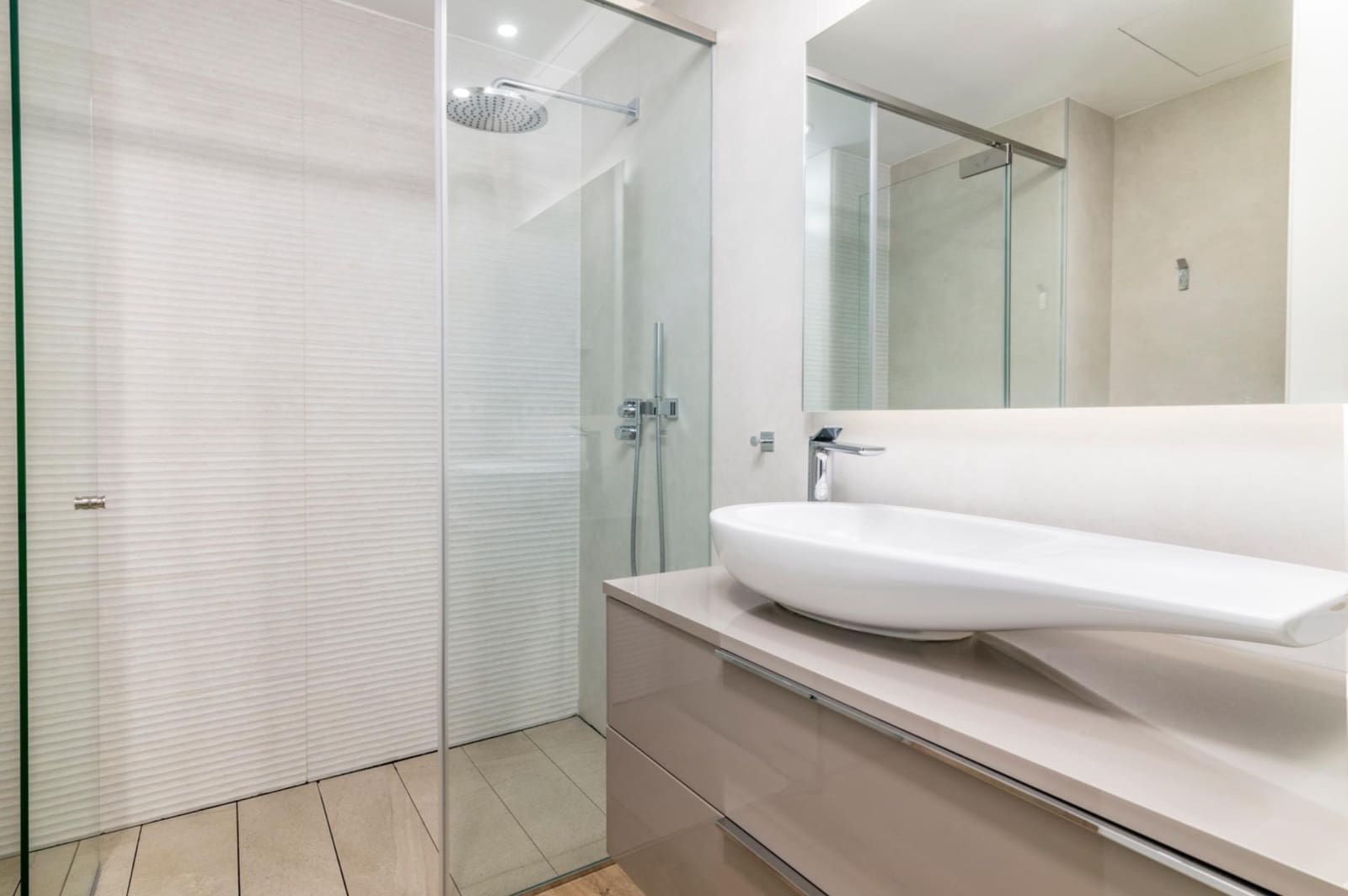 4 soverom Strandleiligheter til leie i Estepona med svømmebasseng garasje - € 5 500 (Ref: 9519096)