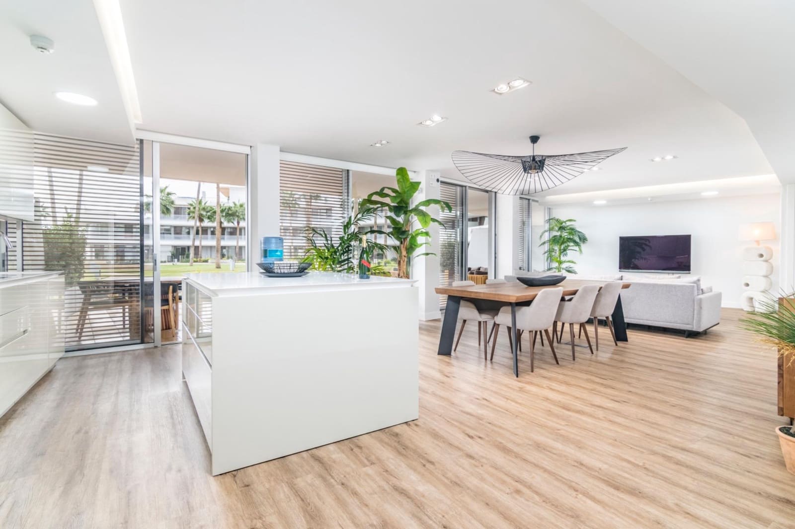 4 soverom Strandleiligheter til leie i Estepona med svømmebasseng garasje - € 5 500 (Ref: 9519096)