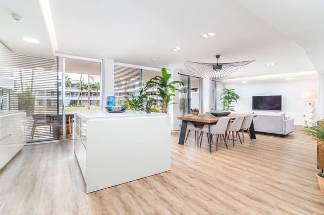 4 soverom Strandleiligheter til leie i Estepona med svømmebasseng garasje - € 5 500 (Ref: 9519096)