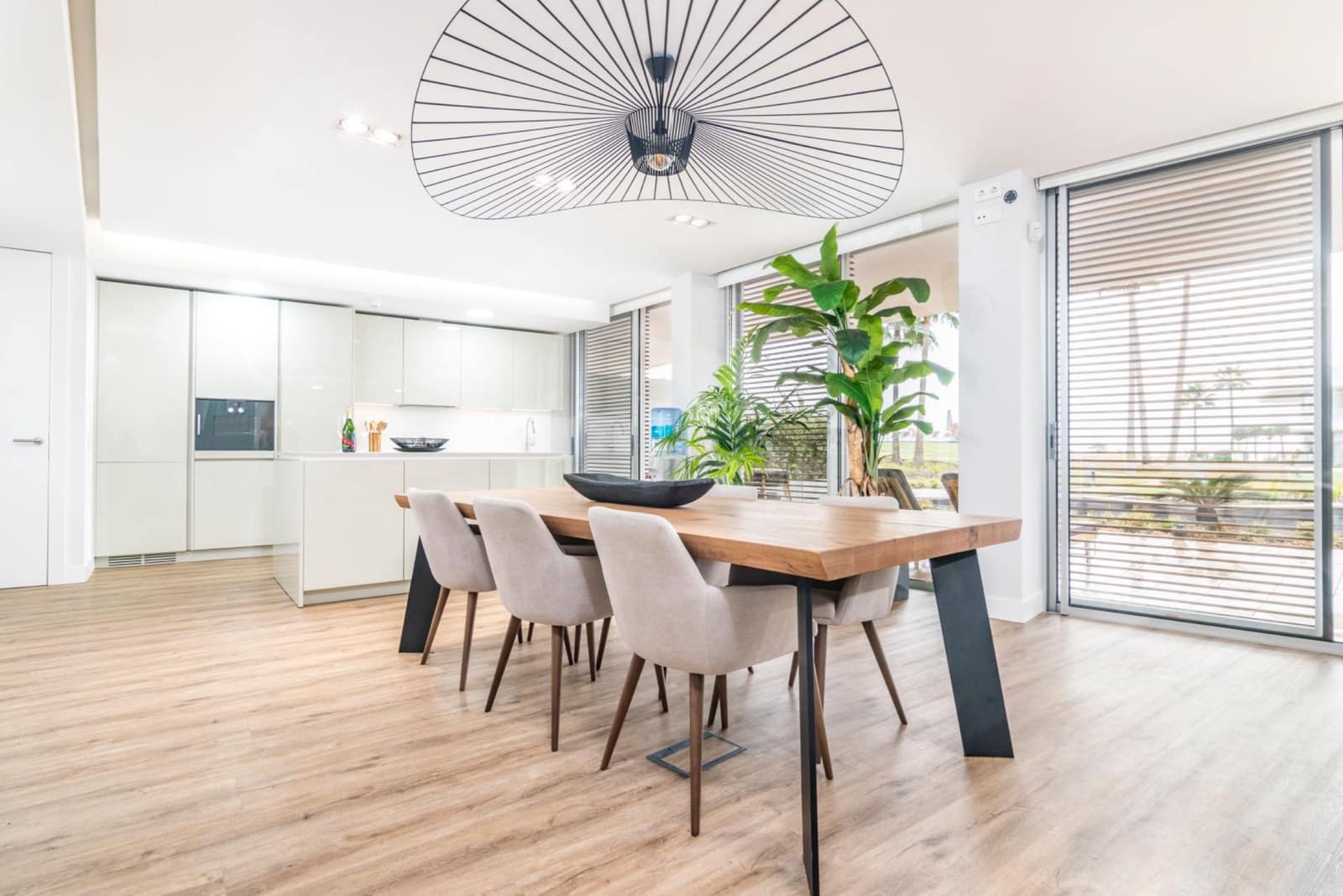 4 soverom Strandleiligheter til leie i Estepona med svømmebasseng garasje - € 5 500 (Ref: 9519096)