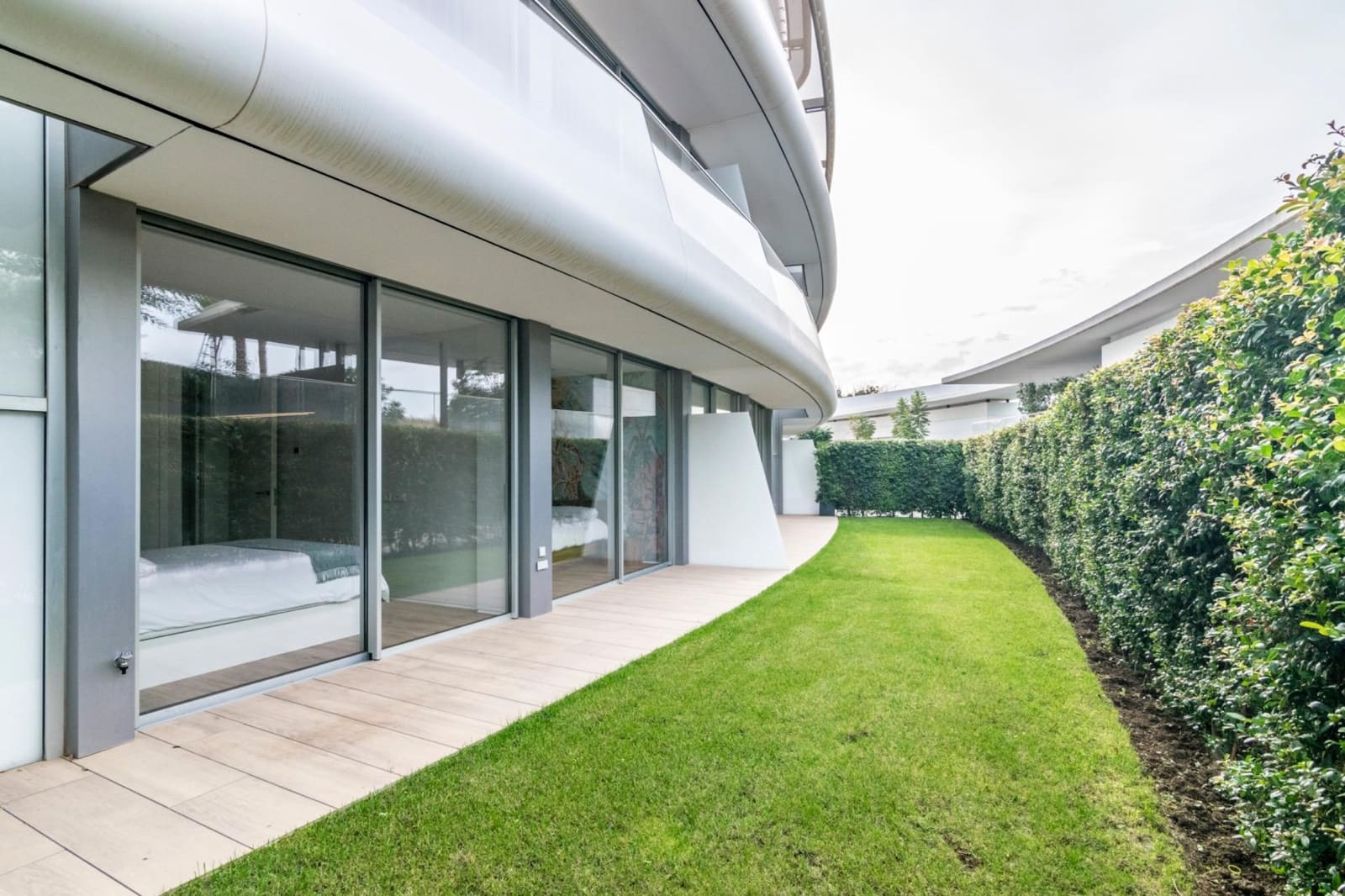 4 soverom Strandleiligheter til leie i Estepona med svømmebasseng garasje - € 5 500 (Ref: 9519096)