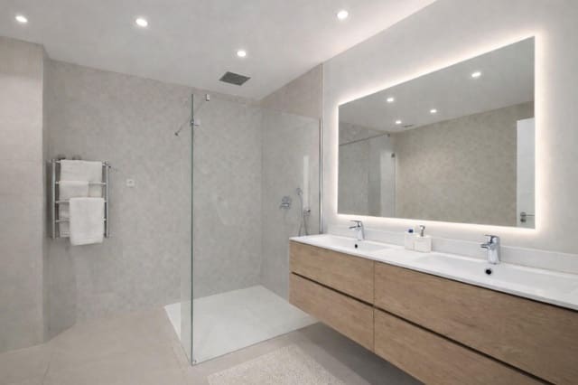 3 chambre Villa/Maison Mitoyenne à vendre à Casares avec piscine garage - 890 000 € (Ref: 9530894)