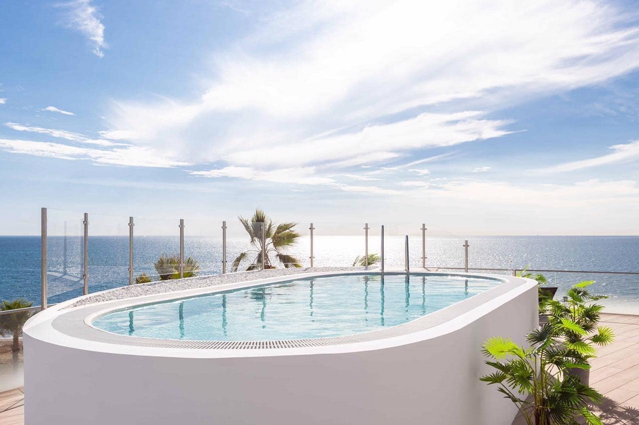 4 soveværelse Lejlighed til leje i Estepona med swimmingpool garage - € 6.000 (Ref: 9611693)