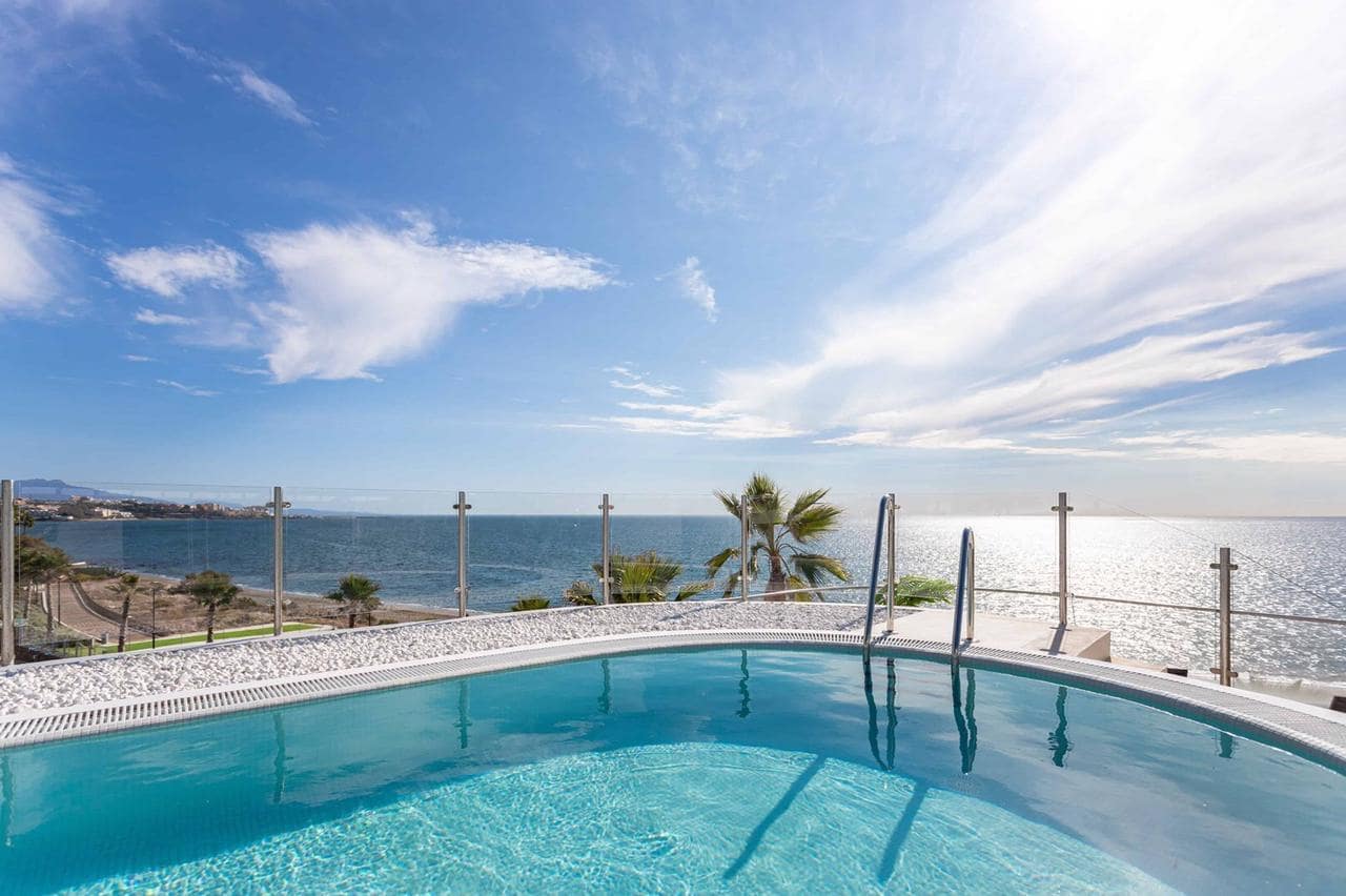 4 soveværelse Lejlighed til leje i Estepona med swimmingpool garage - € 6.000 (Ref: 9611693)