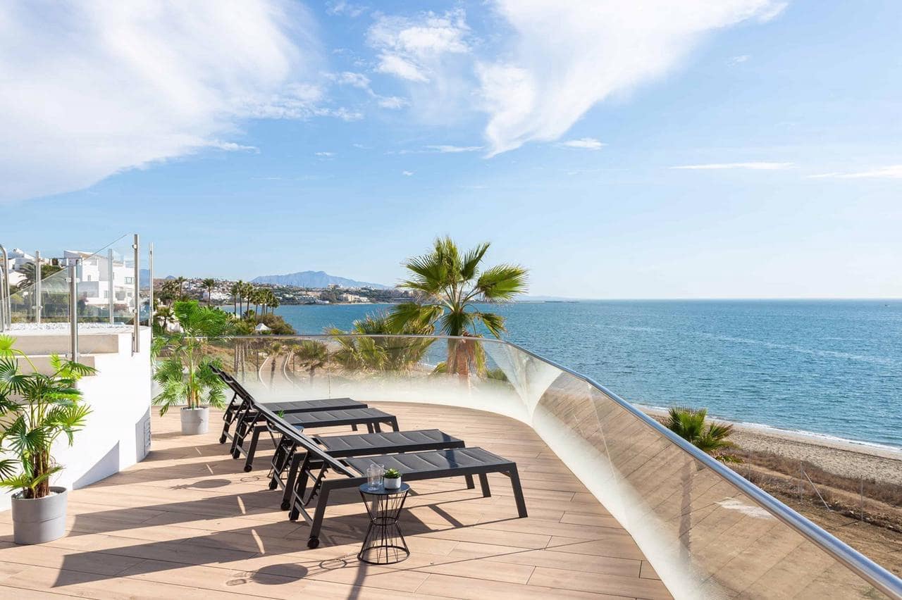 4 soveværelse Lejlighed til leje i Estepona med swimmingpool garage - € 6.000 (Ref: 9611693)