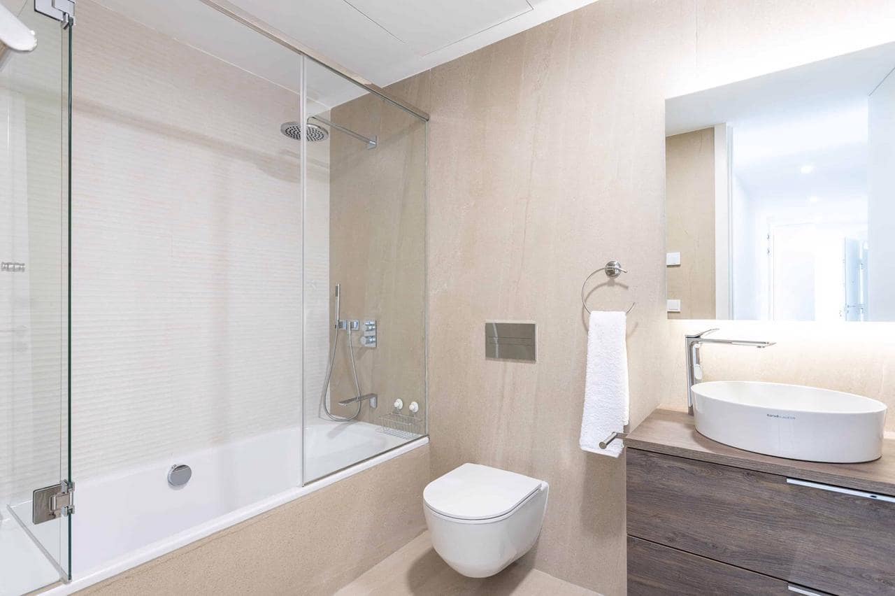 4 soveværelse Lejlighed til leje i Estepona med swimmingpool garage - € 6.000 (Ref: 9611693)