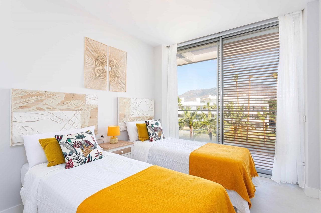 4 soveværelse Lejlighed til leje i Estepona med swimmingpool garage - € 6.000 (Ref: 9611693)