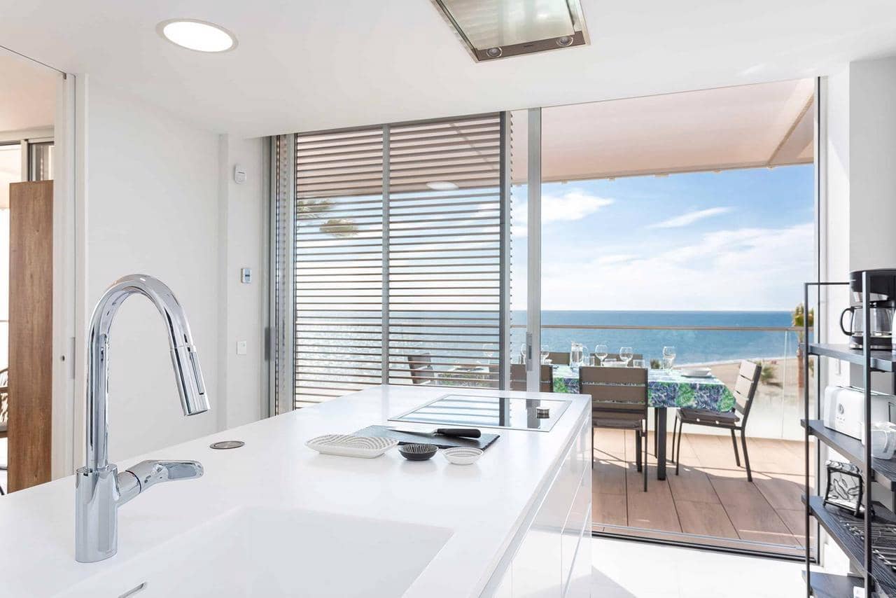 4 soveværelse Lejlighed til leje i Estepona med swimmingpool garage - € 6.000 (Ref: 9611693)