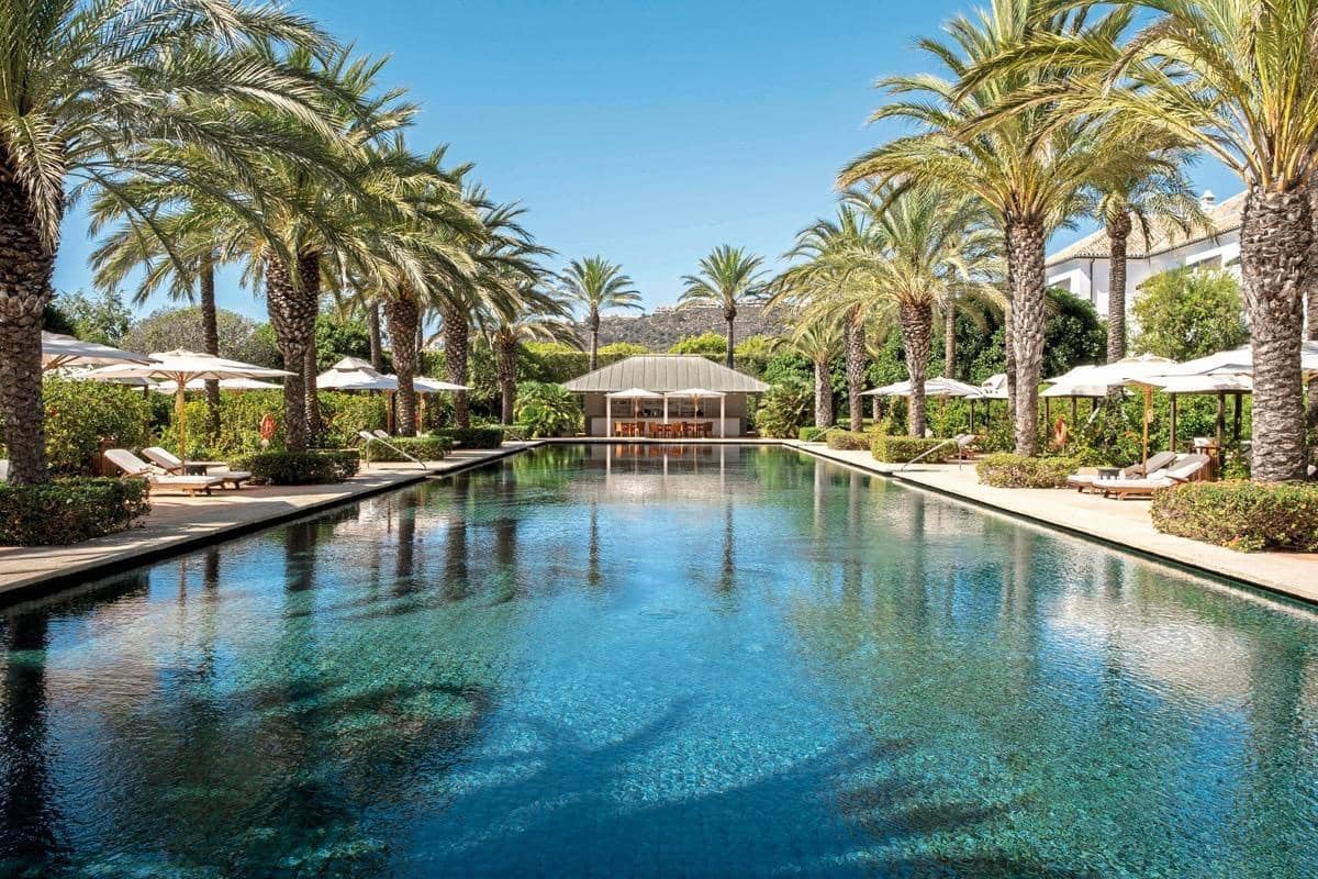 4 bedroom Villa for sale in Casares with pool garage - € 3,000,000 (Ref: 9656240)